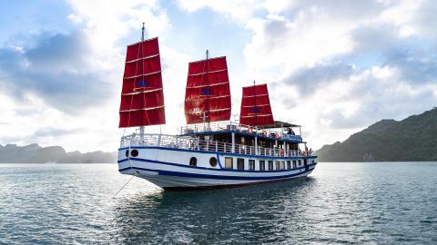 Amazing Halong Bay Luxury Sailing Vietnam